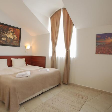 Hotel Central Balchik Bagian luar foto