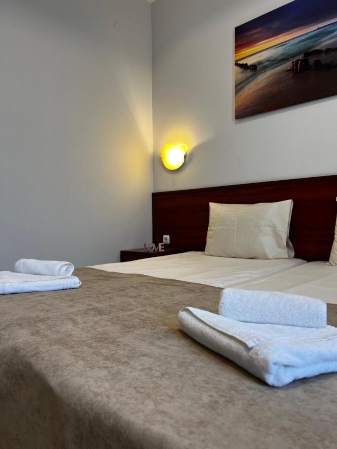 Hotel Central Balchik Bagian luar foto