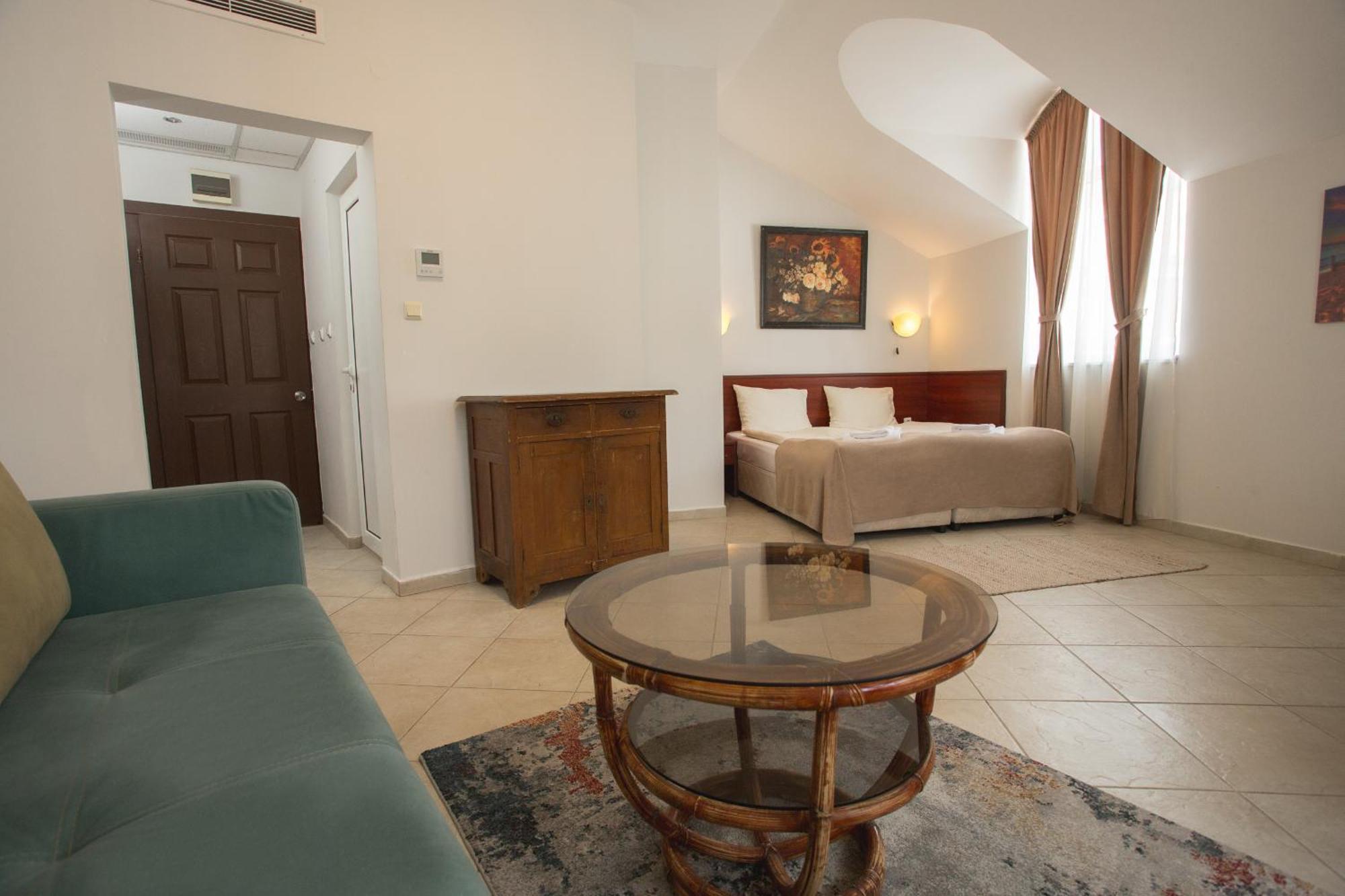 Hotel Central Balchik Bagian luar foto