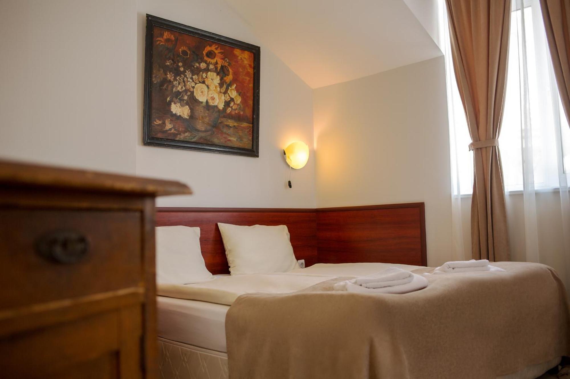 Hotel Central Balchik Bagian luar foto