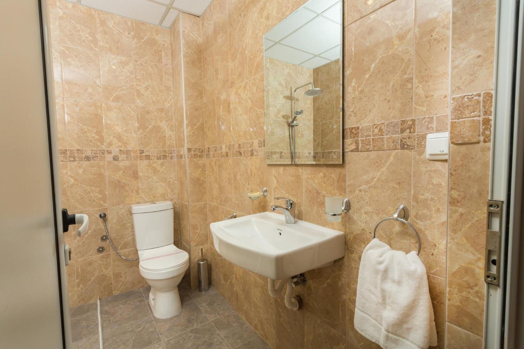 Hotel Central Balchik Bagian luar foto
